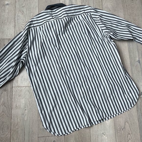 BUTTON DOWN SHIRT!! - Picture 4 of 5